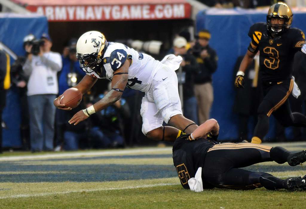 Navy FB Noah Copleand scores first in the 2012 Army-Navy game.